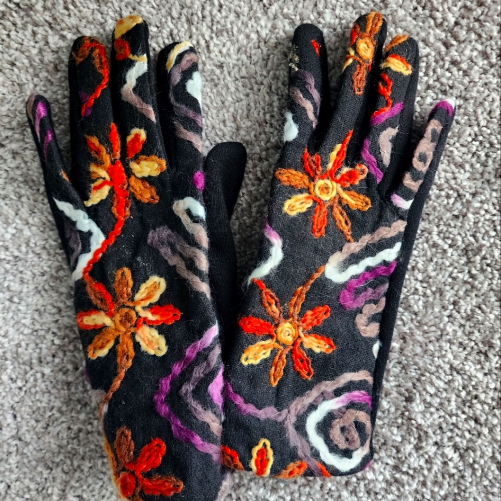 Arianna Embroidered Gloves